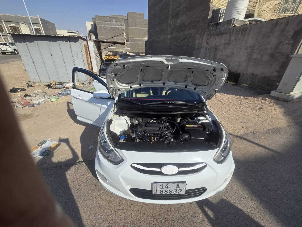 اكسنت خليجي محرك 1400 جديد قبل اسبوع شاده تايرات تخم جديد شاشه تحكم ستيرن نظام الايكو  بيها مكانات صبغ اثر شخوط وبيها لبنيد بي صبغ ومعجون خفيف عليها رقم مميز بأسمي ابيع شرط التحويل عنواني بصره قبله قرب ساحه الرمل للتصال *********** سعر 95
