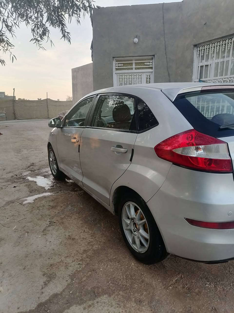 فلاوين ٢٠١٣ سنويه مجدده٢٠٢٩ مكينه وكير وكهربائيات وحداديه وتخم تاير وتبريد شاشه ماسحات حتى الوره تشتغل يعني كهربائيات ابلادي مكفوله من الضربه بس بيه رشات صبغ تصليح اخياسات هلاليات بيه جراد السعر ٣٣ وبيه مجال ***********.   ***********
