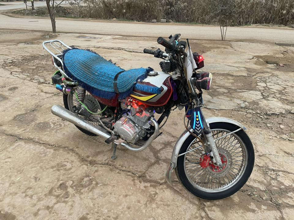 السلام عليكم 
سولنك ٢٣ بلاد ممفتوح بعد جديد ماب كل نقص فقط دشلي السرعه والصينية الجوه ضلت طلع صوت وذبيتهة دراجه كلهة شغالة  مكاني شهربان رايده ب٦٠٠ هاذة رقمي ***********  واذا معاجبك لاتعلق
