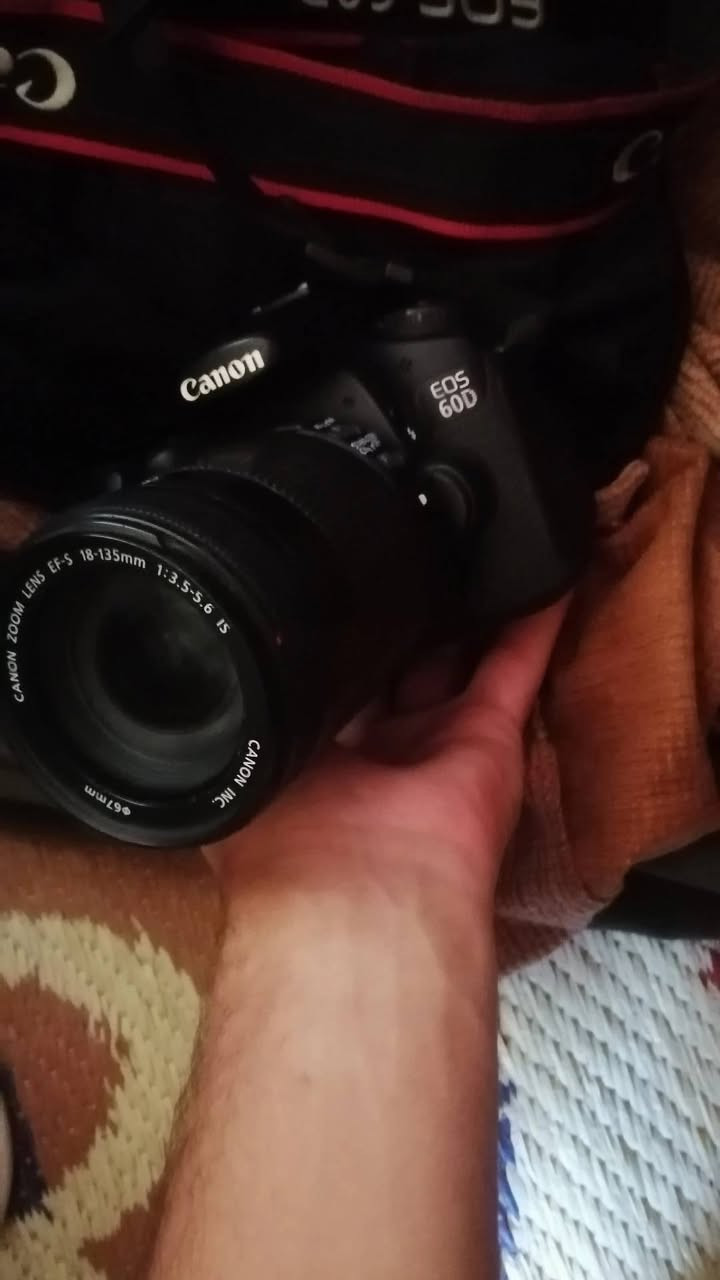 السلام عليكم كانون 60 D
عدسه mm135-18 جديده كلش 
مااعرف شنو عطلها احط بيها البطاريه تطلع مابيها شحن 
قيم واخذ بما يرضي الله مكاني البياع


**إذا كنت صاحب هذا الإعلان وتريد حذفه لأي سبب، رجاءا أرسل رسالة إلى الدعم الفني**