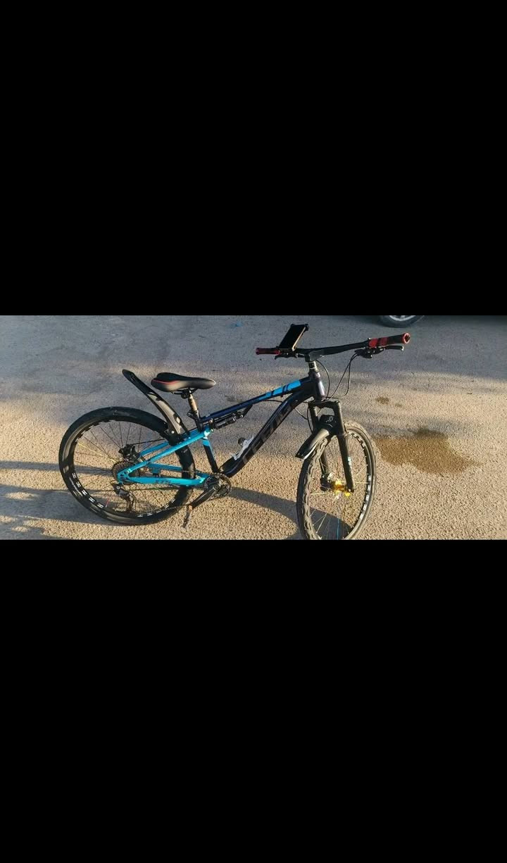 سلام عليكم بايسكل نوعه ماركه MTB هيكل أسود ×تركوازي بايسكل بريكات دسك بريك بل مكان يعني تعلك بي امامي خلفي تخم تاير جديد بايسكل مزود بعكرب ١٠ نمر +ستيرن رياضي كاربون فايبر مثل ماموضح بصوره بايسكل مضلوم بصوره بل حقيقه يخبل محتاج فلوس واريد ابيعه لو مامحتاج مابيعه بايسكل دبلات امامي وخلفي بي كير ماركه بايسكل شكد ماحجي علي قليل الاستفسار *********** العنوان بغداد العبيدي
