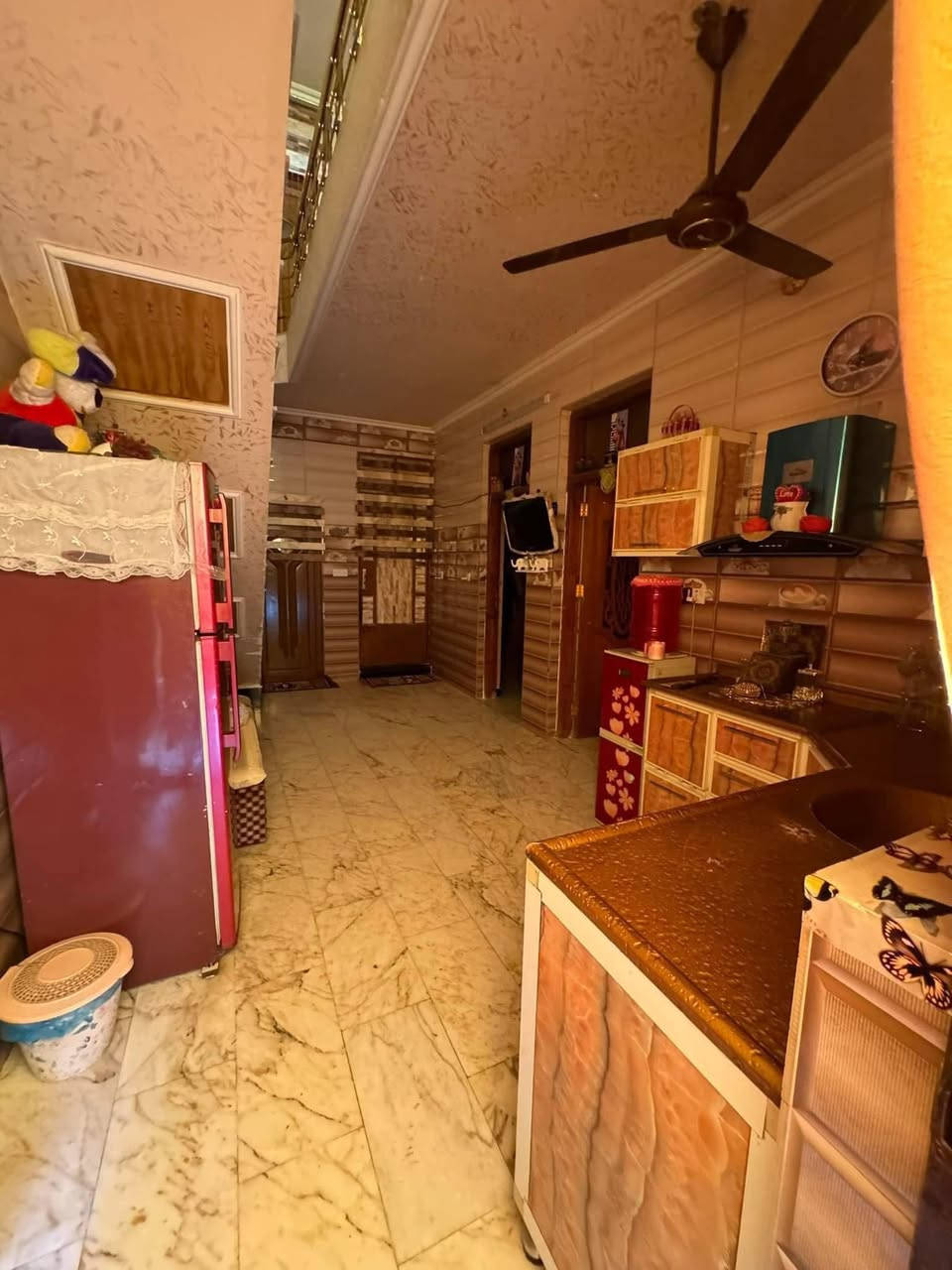 سلام عليكم بيت للبيع المساحة90 متر لبيت في منطقت البلديات متكون لبيت 3 غرف نوم ومطبخ وحمامات عدد2 لبيت كلة ديكورات لبيت جاهز وبنا حديث وشغل لبيت امانت الله حديث للستفسار فقد عل واتساب ما متواجد فيس *********** هاذة رقم فقط واتساب
