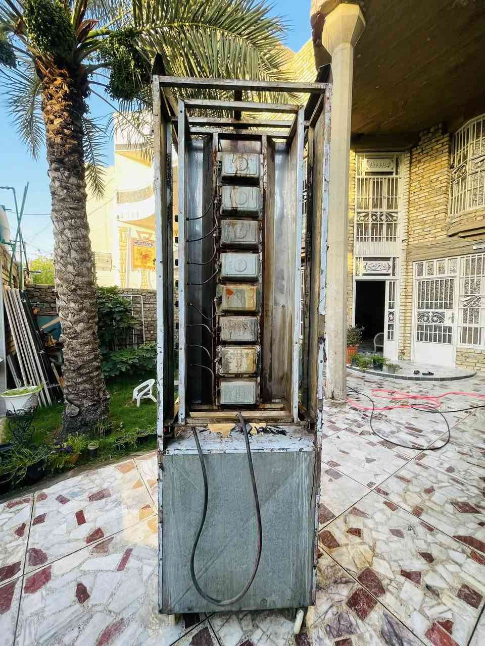 السلام عليكم غراض مطعم استعمال جداً قليل تجي وتشوف نضافتهن بعينك
مشوايه كص 8 عيون 
مشوايه كص 6 عيون 
كاملات هنه وغراضهن شيش استان حته صواني وياهن 
ميز مرتب عيون بي ثنين كلشي يرهم 
سعر 950 مكان بغداد الحبيبيه ***********
