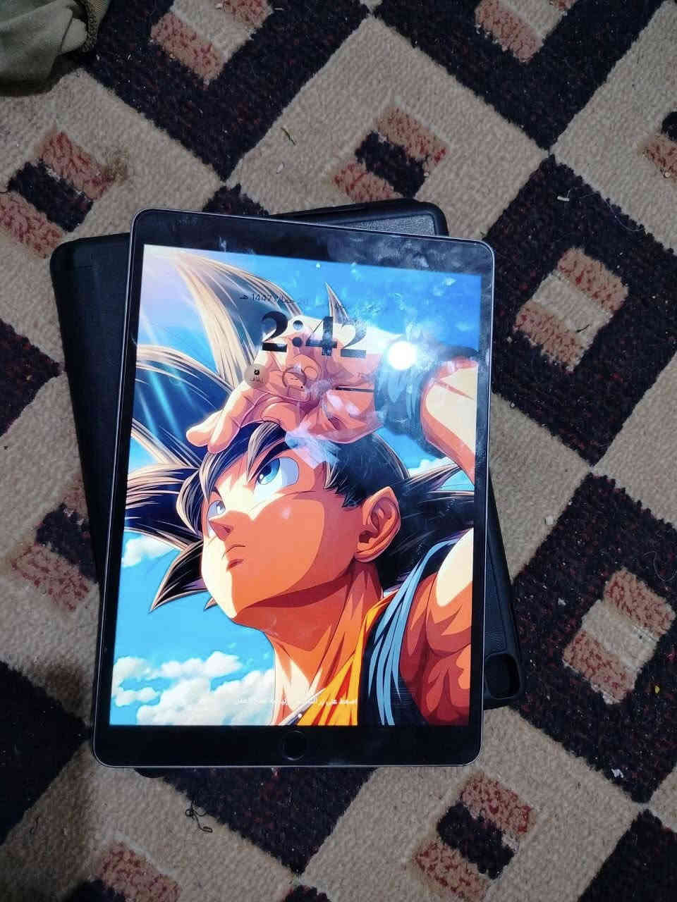 سلام عليكم ايباد برو 2017 ايباد اخو الجديد نضافته 100‎%‎ ايباد مشتري صالي شهرين وخير من الله الايباد كما موضح نضافه وزلغ مابي شرط تجي تفحص وتترحملي 
الذاكرة عملاقة =256
النضافة 100‎%‎ 
دقة الشاشة =120 هرتز حاله حال 13 و14 برو ماكس
ما مبدل بي اي قطعة وتفحص حاسبه اذا تريد 
السعر 240 الف وبي مجال للطيبين وحك الجيه 
العنوان =البصرة ابي الخصيب محيلة 
رقم الهاتف واتساب ***********
