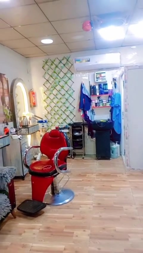 غراض صالون كامله عدد كراسي ثنين عرباين 2مغسله ومرايات ثنين سعر450 التواصل واتساب ***********
