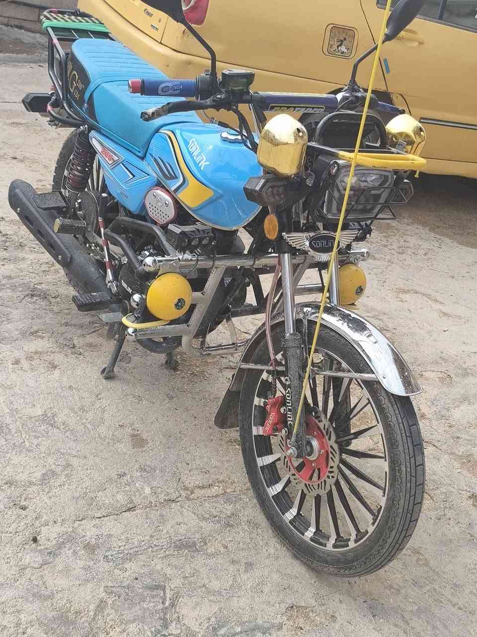 سلام عليكم مطور فول نضافه موديل 25محرك 200فول كملات ماشؤ الف 600سعر 985
بي مجال بصيط 
***********
