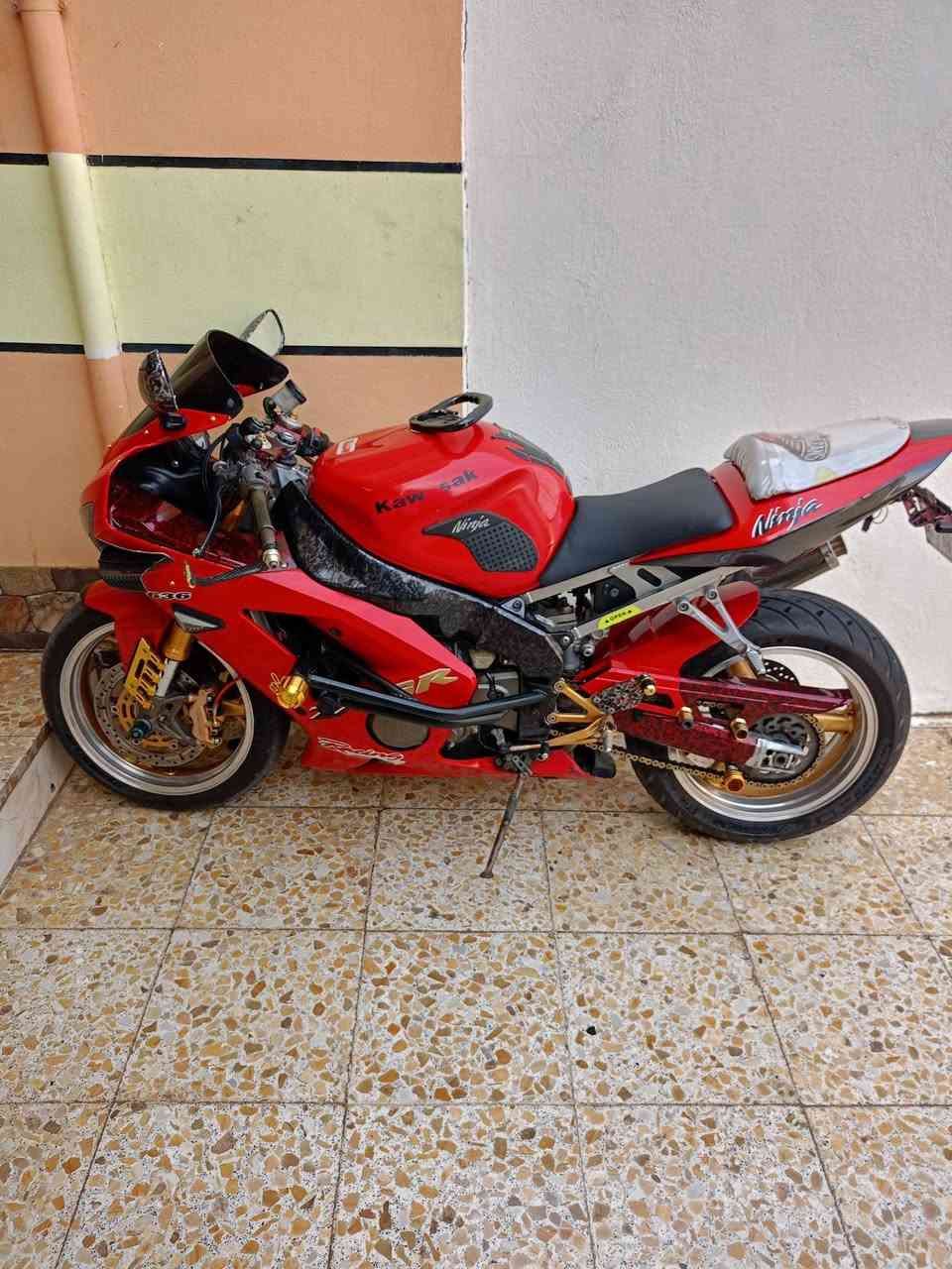 للبيع مثل ما واضح بصور مكانه الخالديه متواجد خاص 
الدراجه مسجله وسنويته موجوده


**إذا كنت صاحب هذا الإعلان وتريد حذفه لأي سبب، رجاءا أرسل رسالة إلى الدعم الفني**