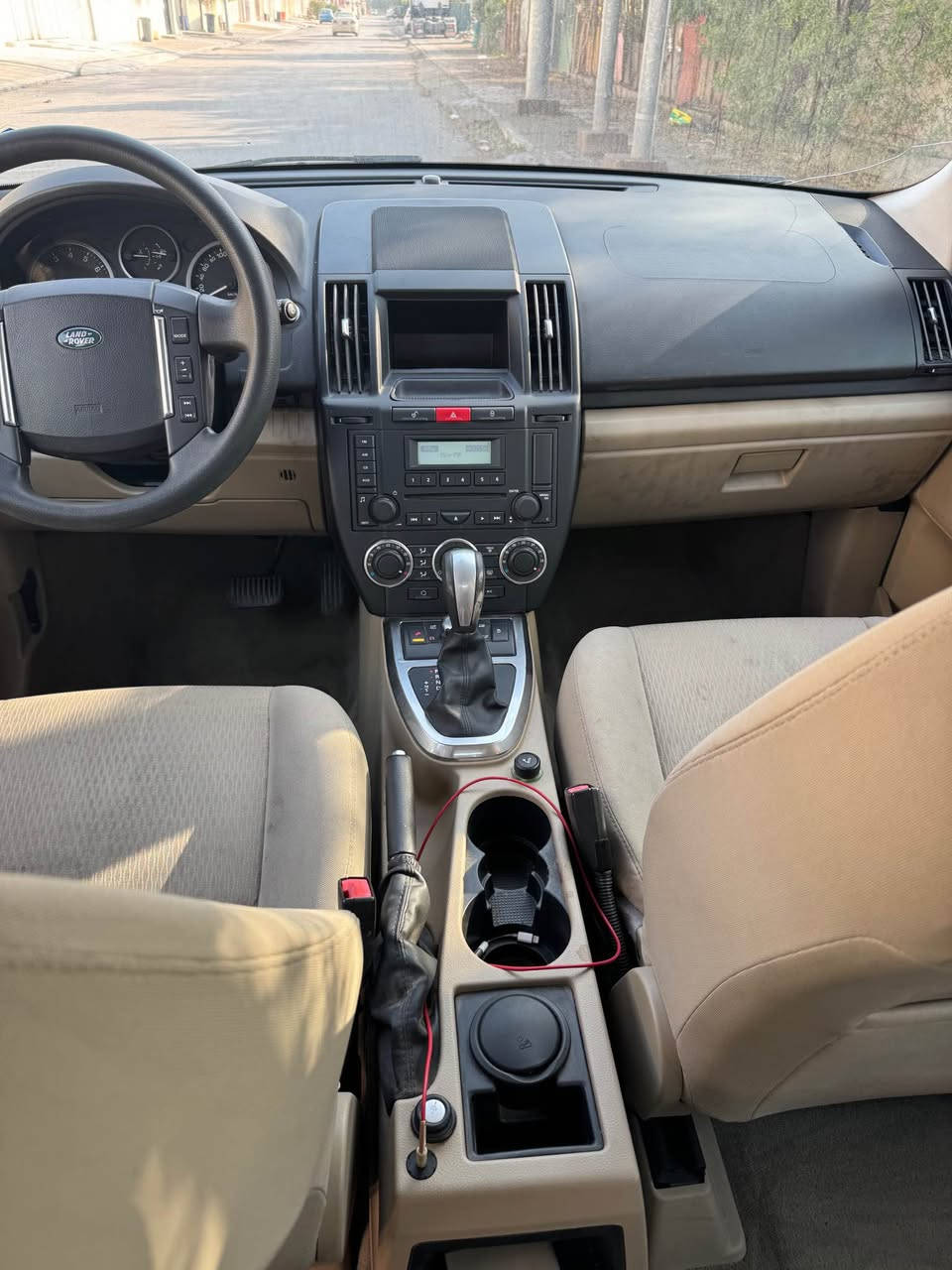 لاند روڤير 
٢٠١٢
خليجى
٩٢ هه زار رويشتوه
٢ سويج 
٢ پاًرچه ى صبوغه بي ژوورى
شوين هه ولير
٦ پستون
*********** أربيل, العراق
