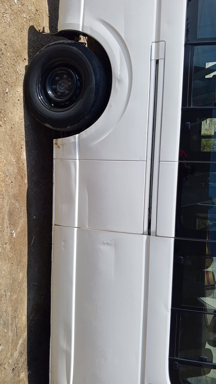 السلام عليكم هايسا 2011 رقم بابل مصفره هيئه غرامات تحويل ثاني مكفول ما عدا الماشره عليها بالاحمر والشخطات الموضحات بالصوره الصفحه الكصيره للاستفسار 
***********
