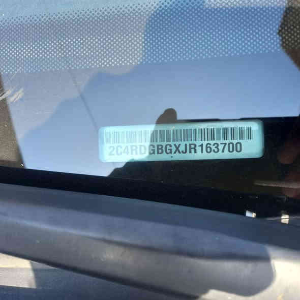 دوج كرفان موديل ١٨ بأسمي هزه جديده رقم الجديد  السياره خير من الله استخدام شخصي حجم المدينه ٣٦٠٠
٧ راكب 
كشب بلع  .كامره دواره. تحكم جهتين  .نظام قياده  جام كهربائي  أبواب ميكانكيه  شاشه قلاب  وهواي بعد بيه مواصفات رقم الشاصي موجود تأكد وراسلني  رقمي ***********
