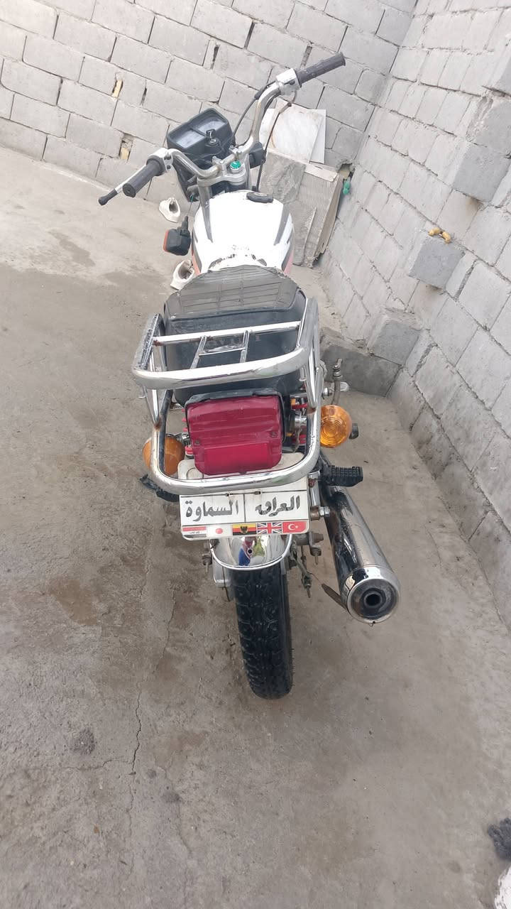 موديل 21سنويه ضايعه ومطلع وحده استنساخ امشي بيها راعيها يمي الي ايريد اواجهه وياه وايطلع سنويه مكاتبه موجوده حته الاوراق من طلعت من الوكيل دراجه جاهزه سعى480وبيها مجال وبها صندوك مال دلفري يعني بوجهك للشغل ***********
