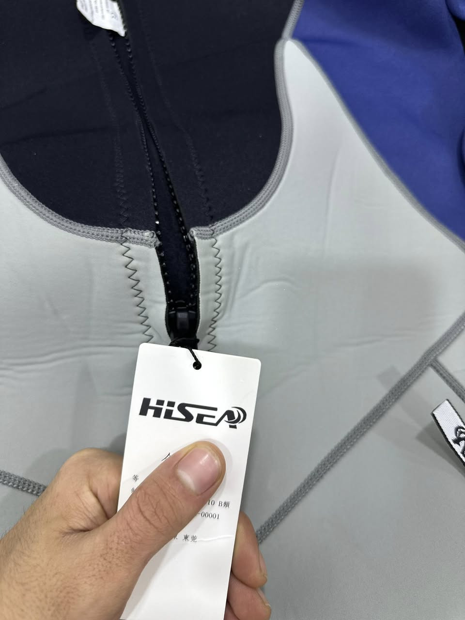 🔥 بدلة Neoprene أصلية خامة ممتازة 🔥
✔️ جديدة بالكامل
✔️ مرنة ومريحة بالحركة
✔️ مناسبة للسباحة والغوص والبحر
✔️ خامة ثقيلة وعزل ممتاز للماء والبرودة
✔️ تصميم رياضي فخم ومرتب

💰 السعر: 80 ألف ويا التوصيل
📞 للتواصل: 0780276


**إذا كنت صاحب هذا الإعلان وتريد حذفه لأي سبب، رجاءا أرسل رسالة إلى الدعم الفني**