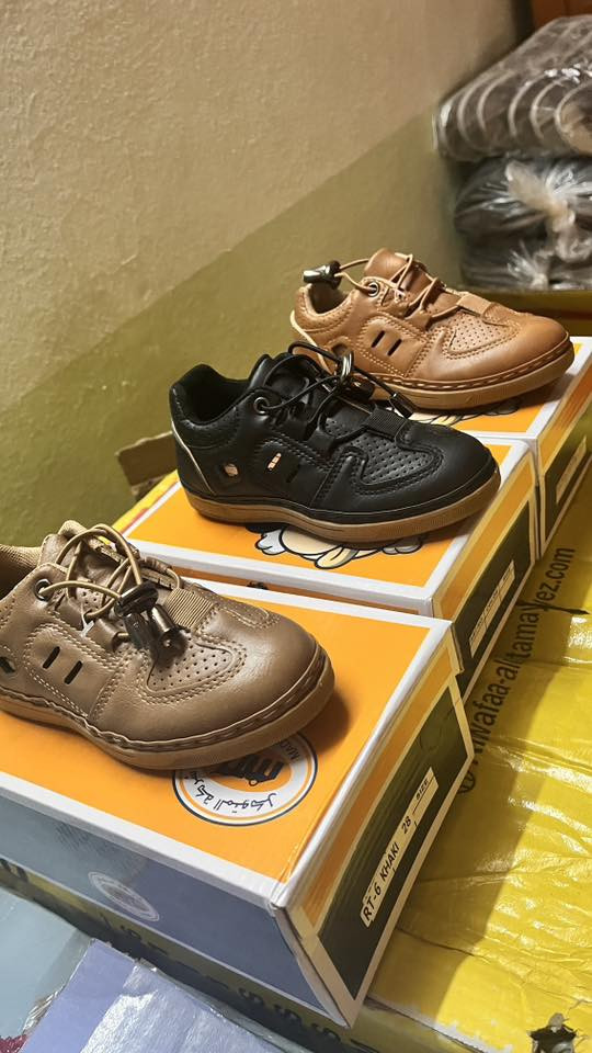 السلام عليكم متوفر احذيه جمله ولادي وصنادل بناتي احجام  من 25 الى 36 فصلات مشكله    السعر تفلسيات اقل من سعر الجمله بهواي   للتواصل *********** الموقع.. ًموصل
