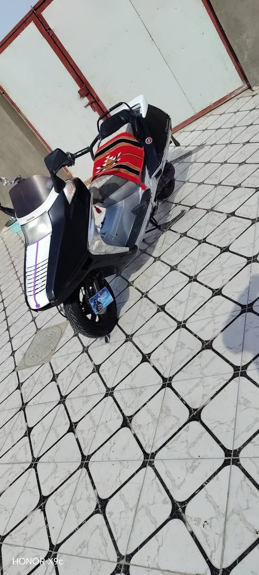 فيوجن للبيع موديل 2004 دراجه خير من الله ما عايزه  كل شيء صالنصه بطل   دراجه ماكينه جديده ما مفتوحه لا تنقيص ولا تبخير السعر 650 وبيها مجال مكان النجف ***********
