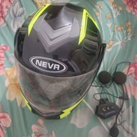 خوذه البيع مع سماعه بلاتوث  07708565785