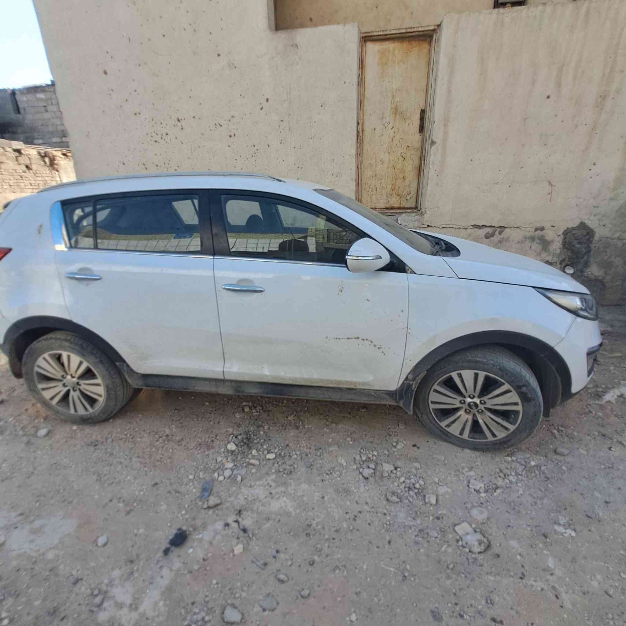 سيارة سبورتج ٢٠١٥ وارد خليجي محرك 2000 بيها تبديل ٤ قطع جاملغات ثنين وبنيد ولصندوك لسعر ١٣٠ ورقة وبيها مجال هاذ صاحب لسيارة *********** اني مكلف بل نشر مكان لسيارة بغداد قرب المشتل
