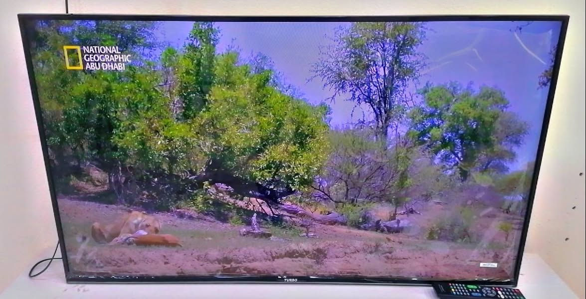 شاشه حجم ٥٥ ام لنت لسعر٢٧٥ التحرير شارع جامع الصديق معرض ومزاد الجوهره مجاور محطة النبع الصافي ***********
