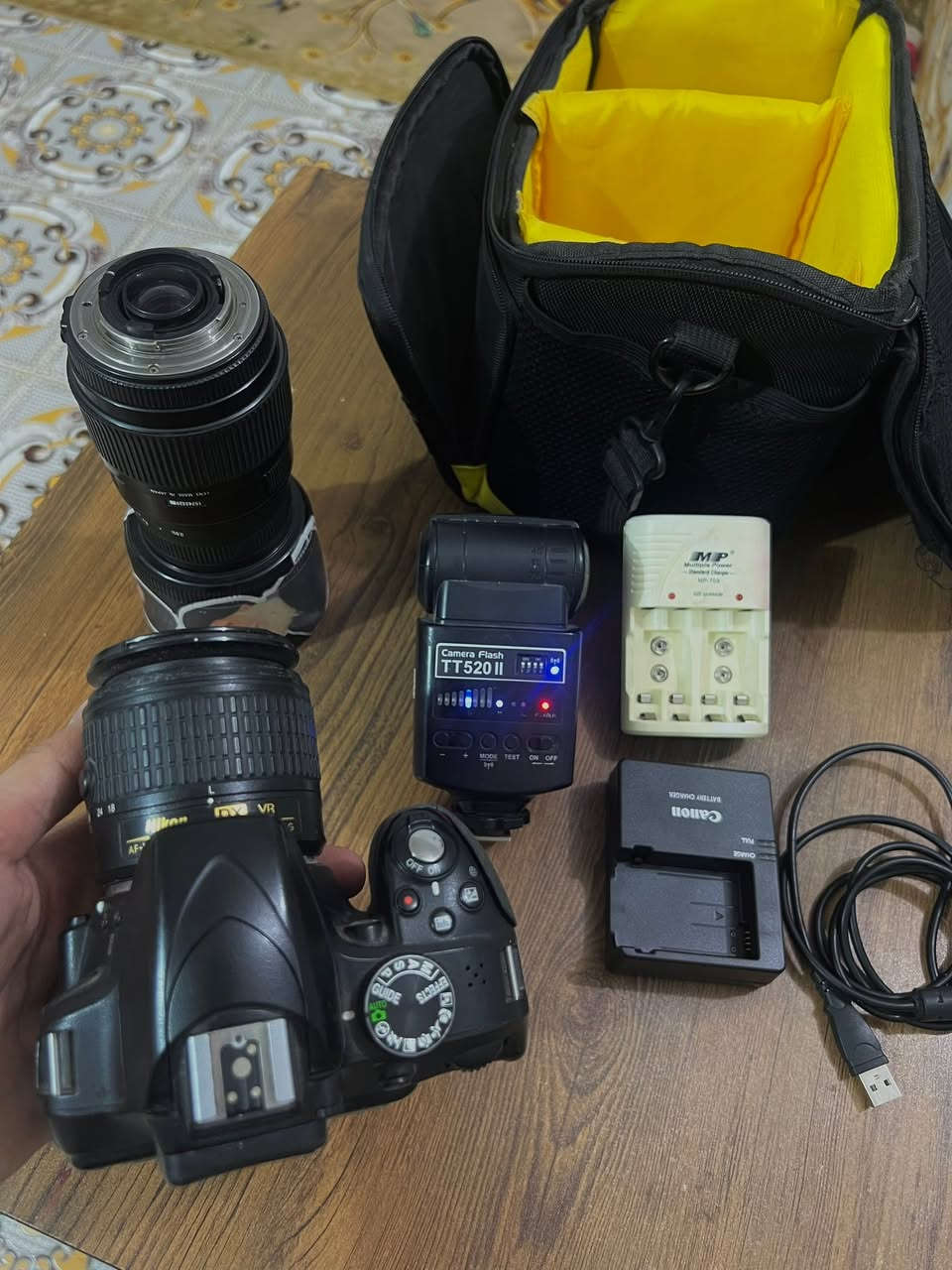 نيكون 3300 نضافه 90‎%‎
مداخله تصليح
تجي وياه زوم رياضي 
او عدسه 18/55وفلاش خارجي


**إذا كنت صاحب هذا الإعلان وتريد حذفه لأي سبب، رجاءا أرسل رسالة إلى الدعم الفني**