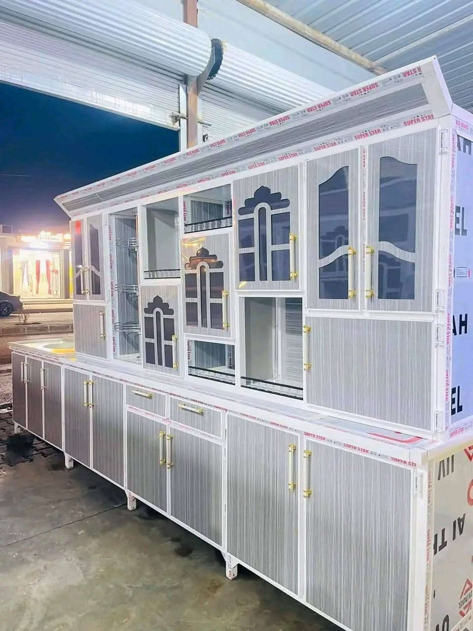 معرض الوتين يقدملك أحدث تصاميم الكاؤنترات الألمنيوم ✨"
"شغلنا مو بس شكل… شغلنا يدوم 💪"
"من التصميم إلى التركيب… كلشي بإيد أمينة"
"اختار الفخامة، اختار معرض الوتين" 
نشتغل حسب الطلب والديكور وسعارنا مناسبه موقعنا كركوك للاستفسار اتصال او مراسله واتس ***********
