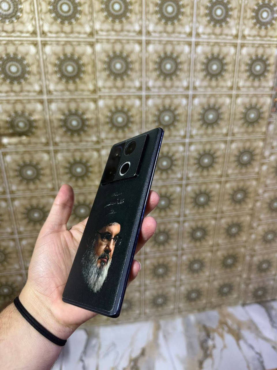 سلام عليكم
نوت 40برو 
ذاكره 256عشوائيه 12
ألون للنيلي فقط بي طخه  بلضهر واضح
الباقي مكفول تجي تفحص لحد ماتمل 
اتصال ✅سيمكرت✅ كامرات✅ 
ببجي 60باقي الألعاب 90
120 هيرتز 
وأي فاي✅كله شغال بدون عطل أو مشكله. 
لامفتوح ولا مصلح تجي تفحص ع راحتك 
مكاني بغداد مدينه الصدر السعر  180وبي مجال 
رقمي ***********
