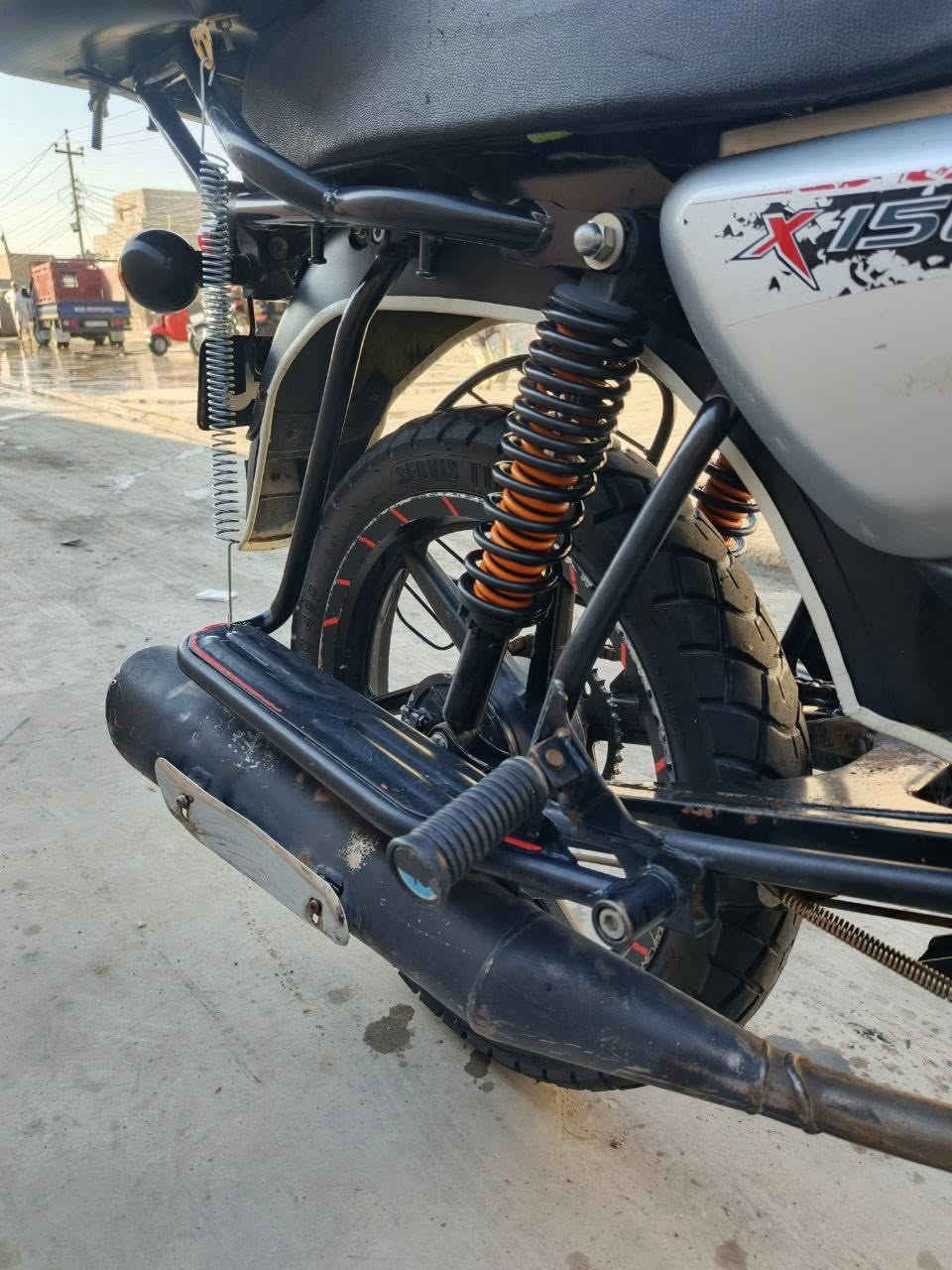 ‏يا الله سلام عليكم Boxer للبيع جبلي موديل 22 نظيفة حلوة مكينة خرسه  دراجة ما مرقمة أوراق اصلية كهربائيات كلها شغالة تخم تاير جديد باتري جديد دراجة خيل من الله دراجة مال شغل مكاني بغداد حسينية المعامل رقمي ***********  سعره مليون و400
