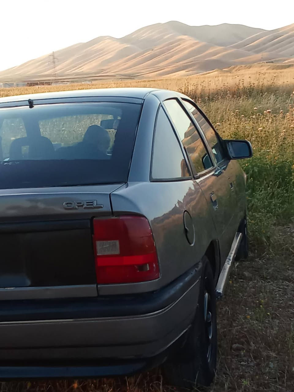 ئؤبل فيكترا موديل 92مةكينةى 20 گيرومةكينةى بةشةرت كارةباى و فلجةى ئيشدةكات جوارتاى تازة جوارجام كارةباى بيش و دواى  داعمى نيية سةيارةكة مالى دؤستة سةيارةكة علوجة  شوين عةربةت ***********.      ***********
