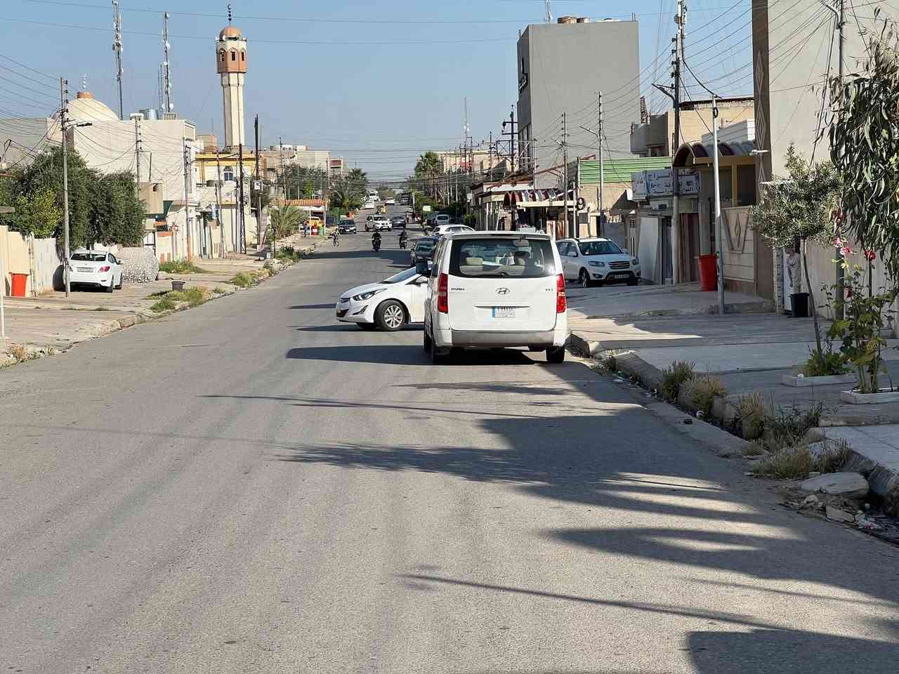 بيت للبيع حي صدام (فرع الدرايج) قرب مدرسة البيارق 
المساحة 200 متر واجهة 10 /طابقين 
الطابق الثاني بي نقوصات 
شارع 15 متر
ط1/غرفتين+هول+ استقبال+مطبخ وصحيات
ط2/ 4غرف + وهول وصحيات
سند ملك صرف طابو الزهور/شرط التحويل 
تسليم فوري 
اكتب تم يصلك السعر مباشرةً
اذا تاخرت عليك راسلني انت 🌹
***********
***********
#عقارات #الموصل #الايسر
