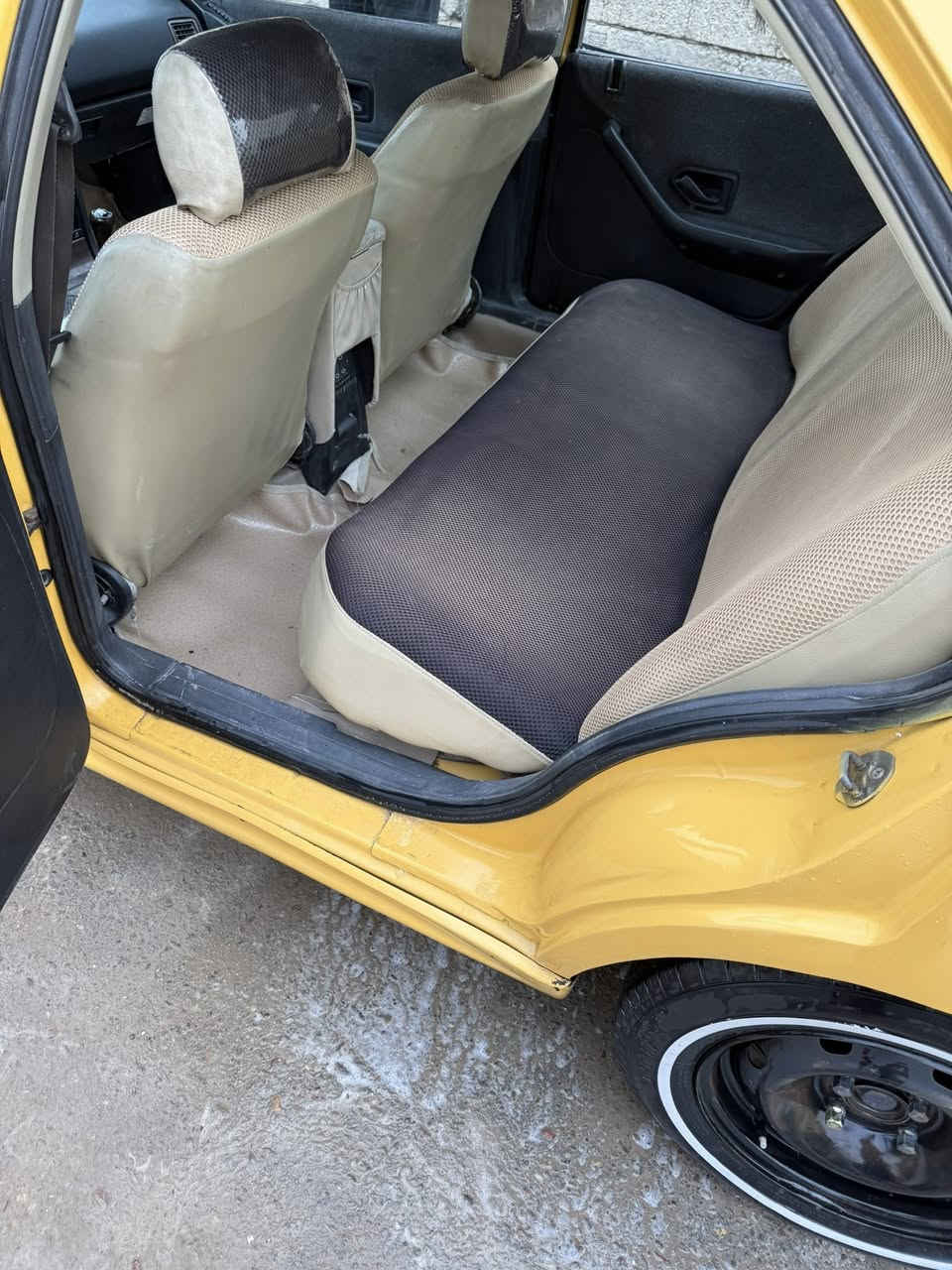 سلام عليكم بيجو بارس  ٢٠١٥
سياره نضيفه ما مشتغله تكسي 
بيه صبغ باب جاملغ خلفي  حوض مكفول 
اثر شخط مكينه كير صدر تبريد كله جديد 
تخم  تاير تحويل مباشر دوشمه جديده 
سياره متصرف عليه ربع ماشيه ١٧٦ 
مكاني بغداد زعفرانيه *********** سعر ٤٥ وبيه  مجال
