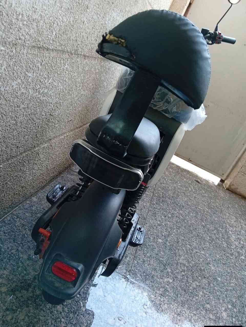 السلام عليكم دراجة شحن نوع R9 للبيع بطاريات 5 كبار و شاحنه الاصليه
وسرعتها حقيقي 70 و الدراجة نظيفة الموقع خدمي الاطباء مجاور بيت النائب احمد المشهداني السعر 550 بيها مجال للناس الطيبة للاستفسار الاتصال على الرقم *********** أو تفوتلي خاص
