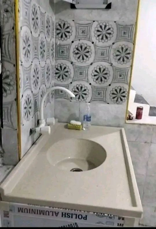 بيت للبيع 
مساحة البيت 100 متر
نوع الطابو / طابو زراعي عراقي نسخة من الطابو مع وكالة من المحكمة
نوع البناء / كونكريت مسلح بناء بلوك 
 طابق واحد
التفاصيل / غرفتين منام وهول واستقبال ومطبخ وصحيات خارجية
العنوان . البصرة .الجزيرة . باب الهوى . مقابل افران محمد 
السعر /58 مليون وبي مجال 
مراسلة خاص او واتساب فقط
***********
