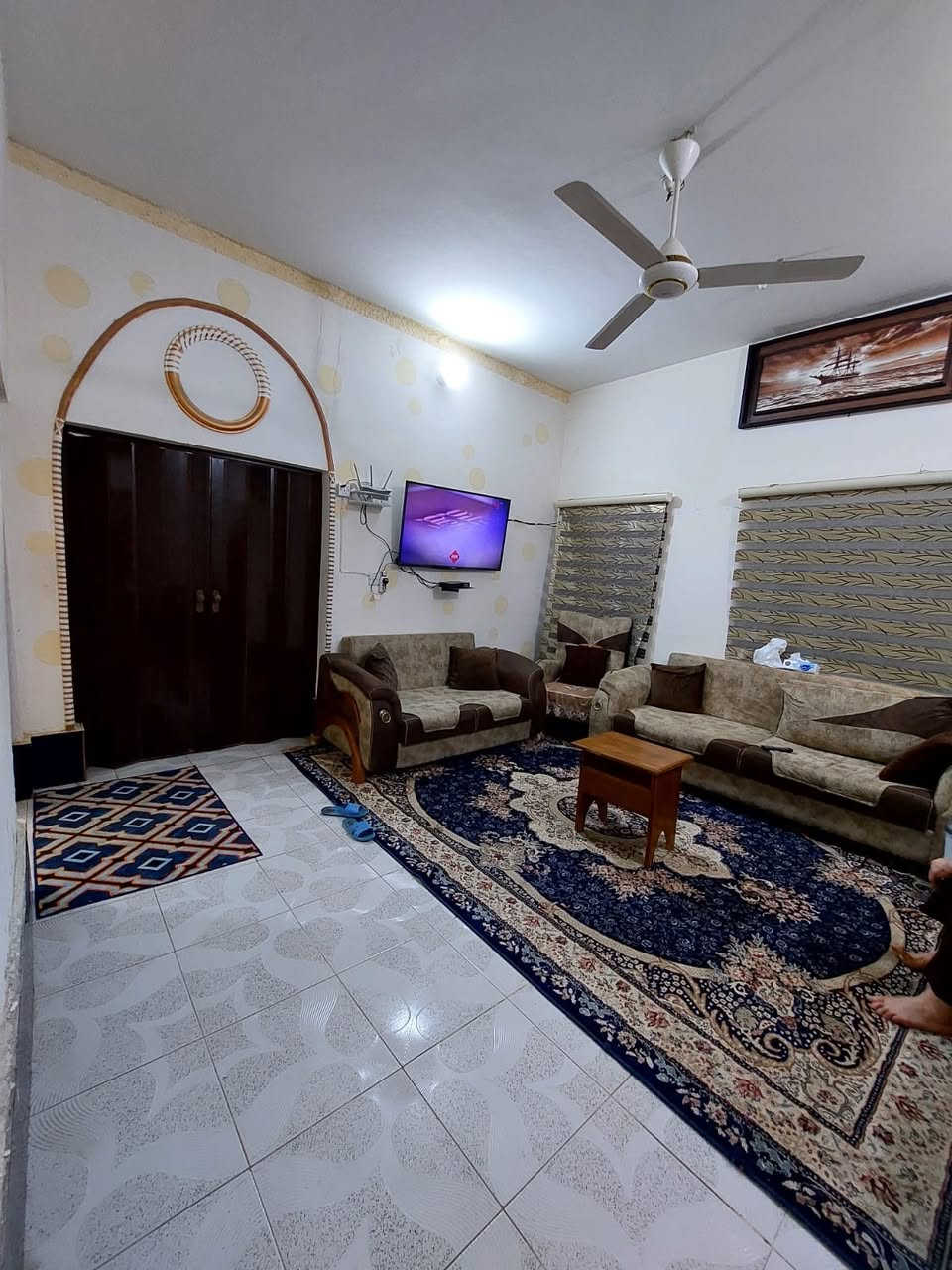 بيت بالطشاش على مربع حديقة بصف الركن  ♦️مساحة ٢٠٠م الواجهه ١٠م والنزال ٢٠م  
منطقة متكاملة الخدمات قريب على الشارع العام 
♦️عرض الشارع ١٢م مقابل مربع 
♦️بناء البيت طابوق والسقف صب تسليح
♦️السطح شتايكر 
♦️طابق واحد مع بيتونة 
♦️بناء البيت سنة ٢٠١٢ 
♦️يحتوي البيت على ٣ مناور 
♦️يحتوي البيت على غرفتين وهول ومطبخ واستقبال ومجمع صحيات 
♦️البيت غير مطلوب ولا مرهون 
♦️سند العقار طابو صرف بأسمنا 
♦️مدارس وروضة قريبة
العنوان الطشاش / افران البتول / شارع صيدلية محمد / خلف اسواق الكفيل على المربع 
للاستفسار على الخاص او الاتصال على
♦️***********♦️
