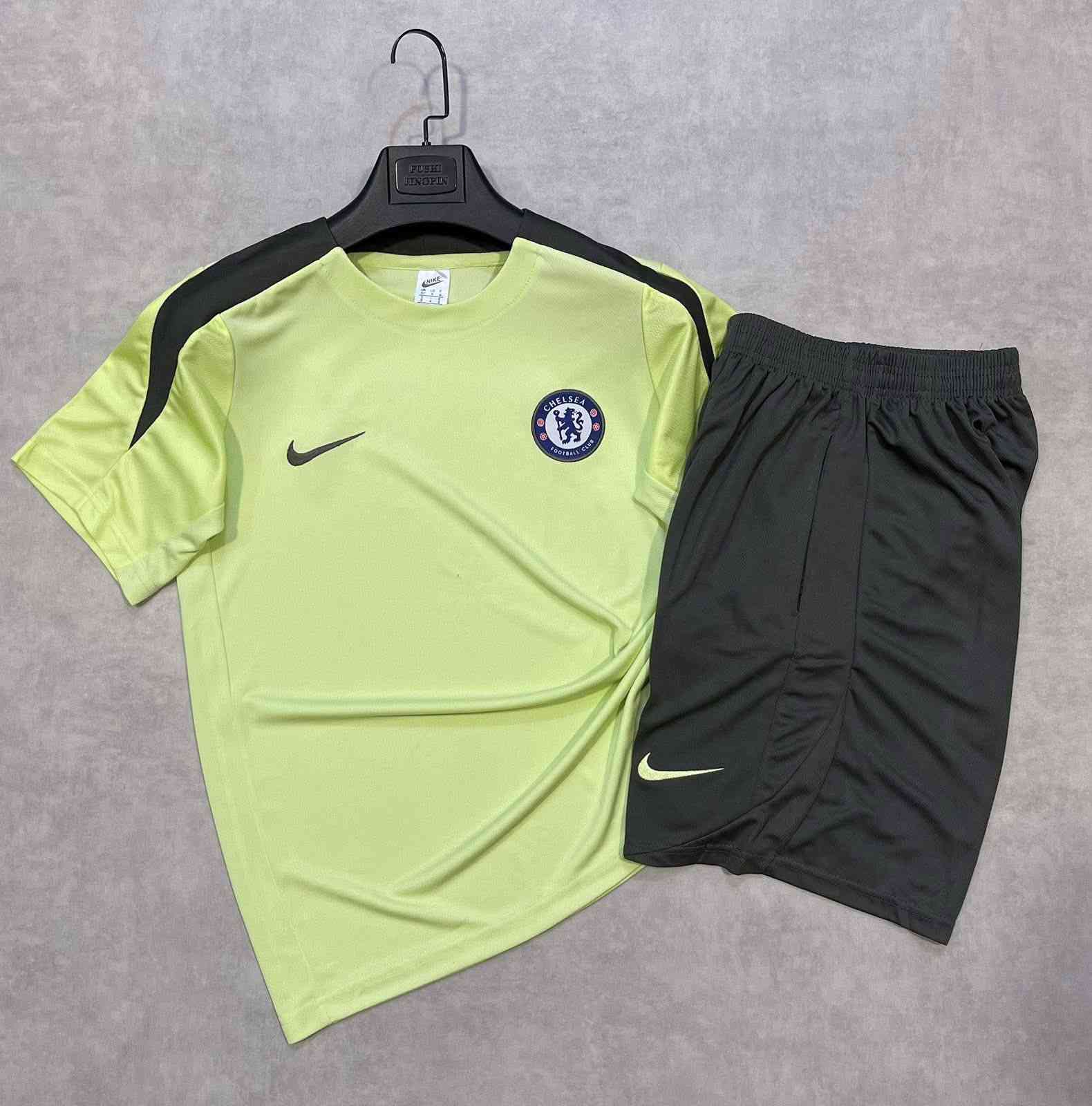 بسم الله الرحمن الرحيم
‏
بداية الموسم الصيفي/2026
تراك برمودة أندية تايلندي سحاب موديلات 2026 اكثير من 30 موديل موجود 
القياسات (M L XL XXL)حافظ القاضي مجمع عموبابا الطابق الثاني
***********
