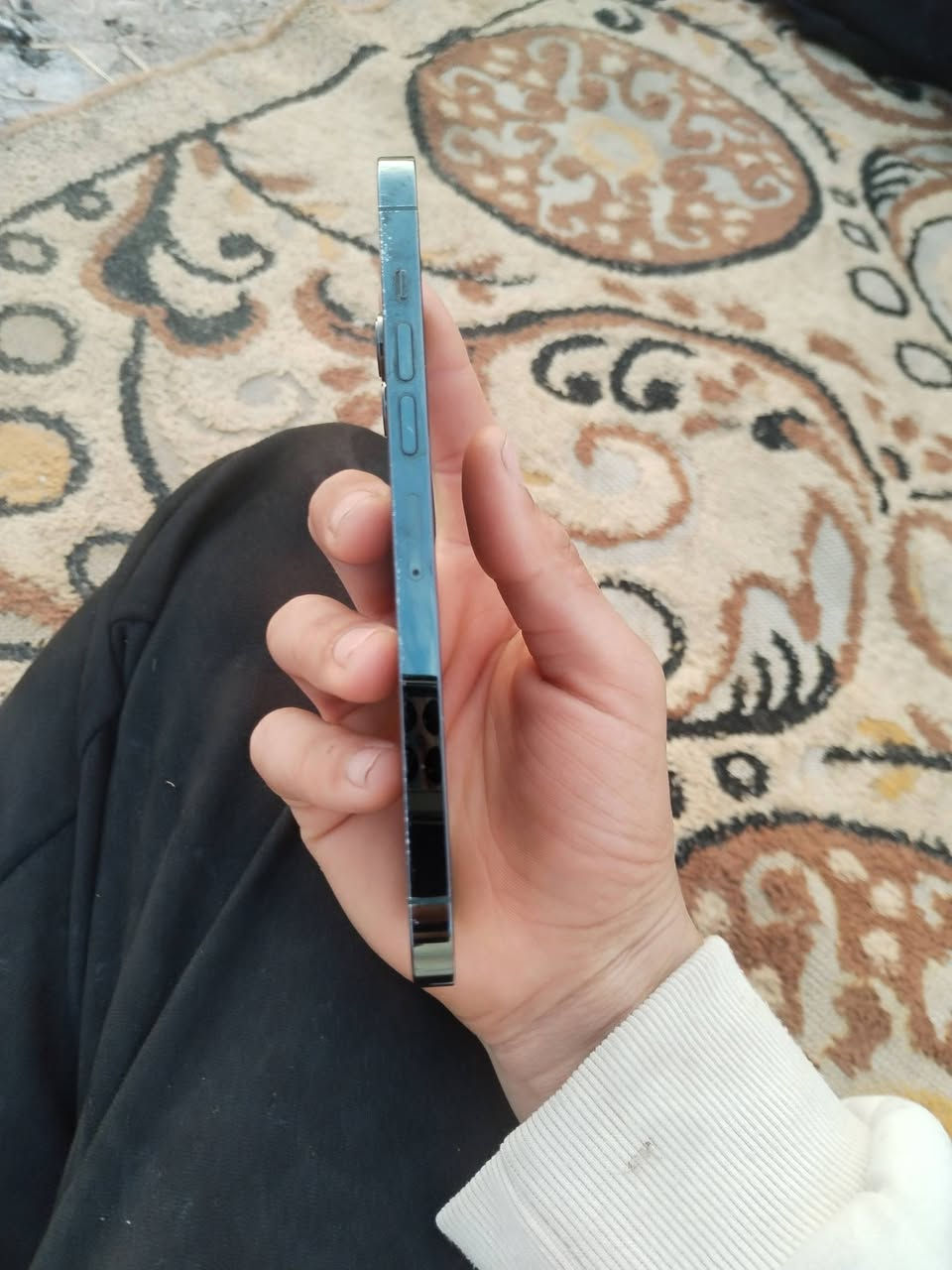 سلام عليكم جهاز ايفون 13مراوس او بي الجهاز نضيف بطاريته 83كفاله عامه لا مفتوح ولا داخل صيانه ابد  الشراي يتصل ***********
