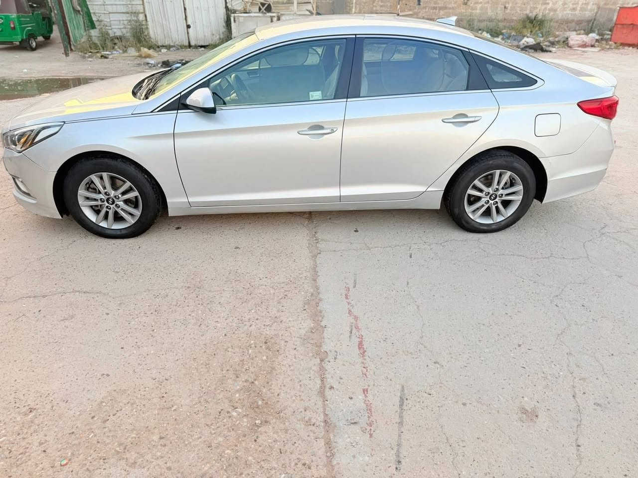 للبيع سوناتا ٢٠١٦ امريكي ضرر بسيط بدون ايرباك نص مواصفات
سيارة جداً نظيفة بدون اي نقص شرط الفحص 
رقم بغداد مشروع وطني سنوية ب اسمي الرقم الجديد 
المواصفات :-
١- شاشة كبيرة 
٢- فول تحكم ستيرن 
٣- محرك ٢٤٠٠ 
٤- داخل رصاصي 
٥- ٣ انظمة قيادة تقليل صرف بانزين ( ايكو )
٦- كامرة 
وباقي المواصفات المعروفة للسوناتا 
ملاحظة ( صبغ فقط جاملغ امامي ايمن + شي بسيط من الباب كلير )***********
