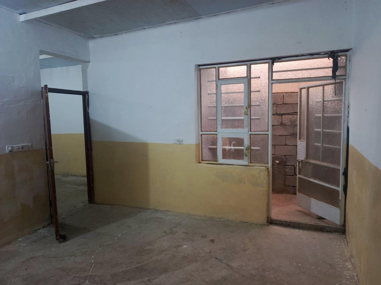 يوجد مشتمل للايجار  السعر 125 الف
في كاطون الرازي وره المشروع قرب مدرسة التربيه البيت ركن صاير على ساحه جديد اي نقص مابيه للاستفسار اتصل على الرقم التالي ***********
