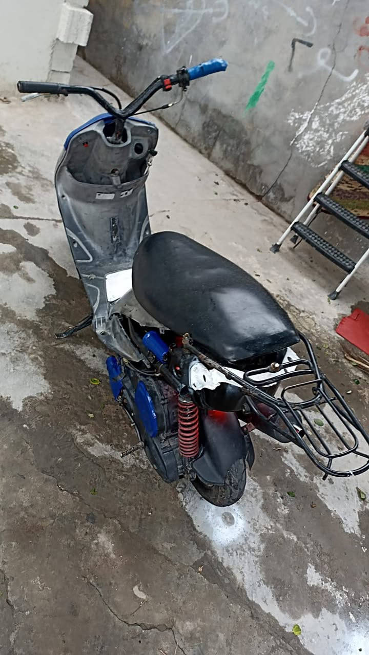 سلام عليكم دراجه ماكس قجمه للبيع الدراجه كهربايات كلها شغاله بس السلف تربط وايره والدراجه مبوشه 55 شلعه ومعدل تجي وتشوف بس الدراجه دخن السعر 300 وبيها مجال المكان/ بصره زبير

رقم الهاتف /***********
