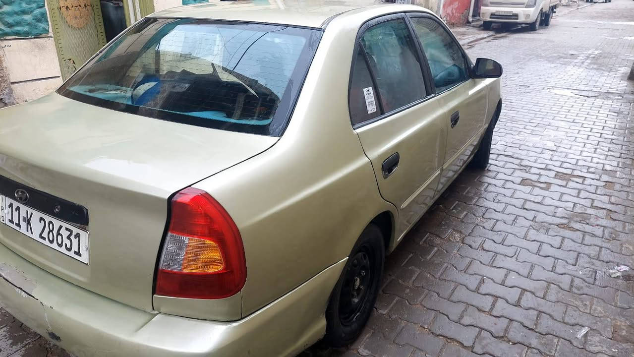 هونداي  فيرنا موديل ٢٠٠١ 
مصبوغه عام الجماليه
كير أوتوماتيك مكينه ١٦٠٠
الكهربائيات كلهه شغاله 
رقم بغداد انكليزي وبأسمي 
السعر ٤٥ وبيهه مجال ***********
