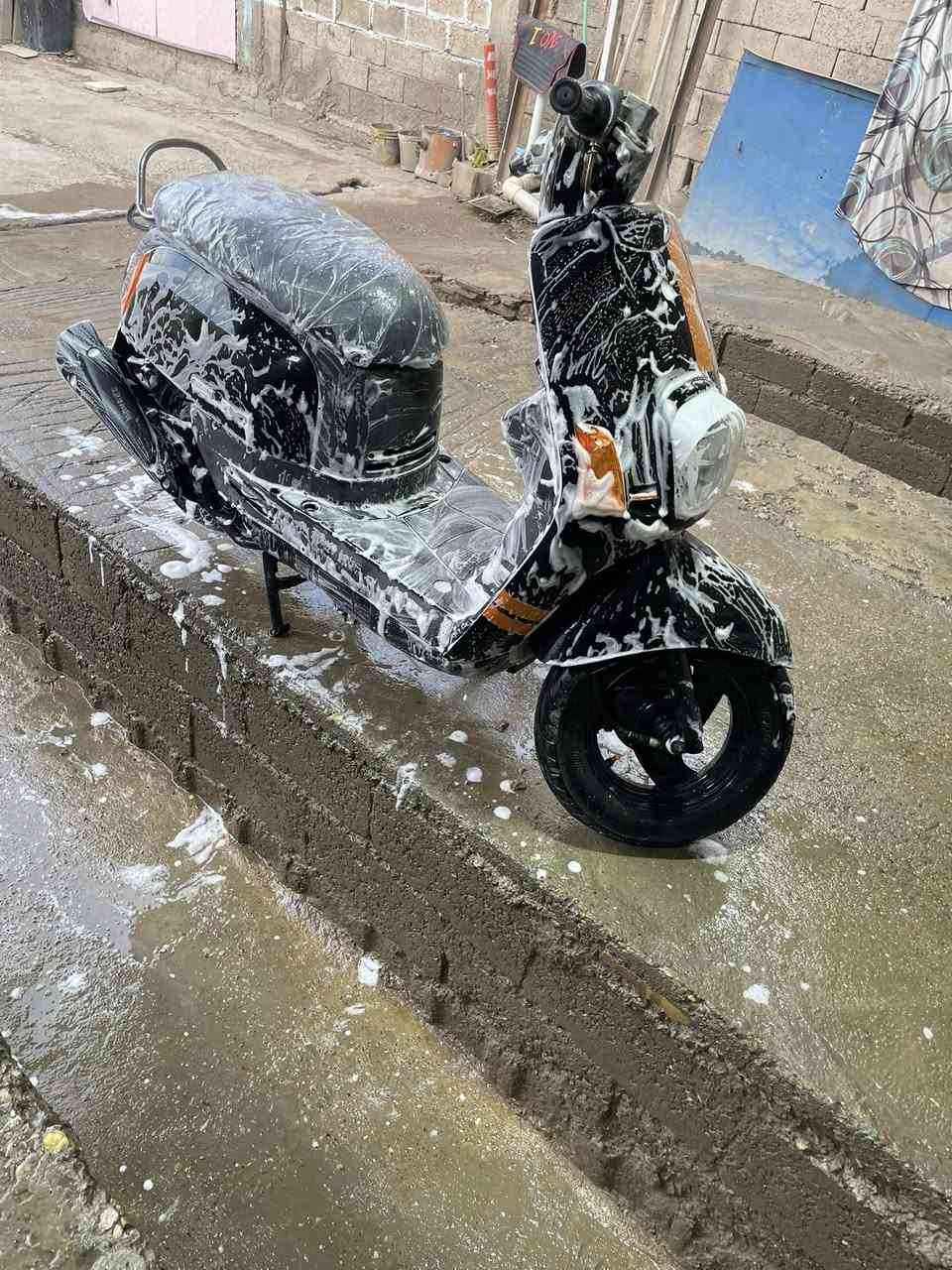 السلام عليكم دراجة بوليس للبيع نكرة سلف وهندر كهربائيات كاملة شغالة كفرات مختمة كابريتر بلاد مكينة خرسة شلعة ومعدل خير من الله  شغل وطلع العنوان ديالى بعقوبة 
*********** 
السعر 550 وبيها مجال حك الجية
