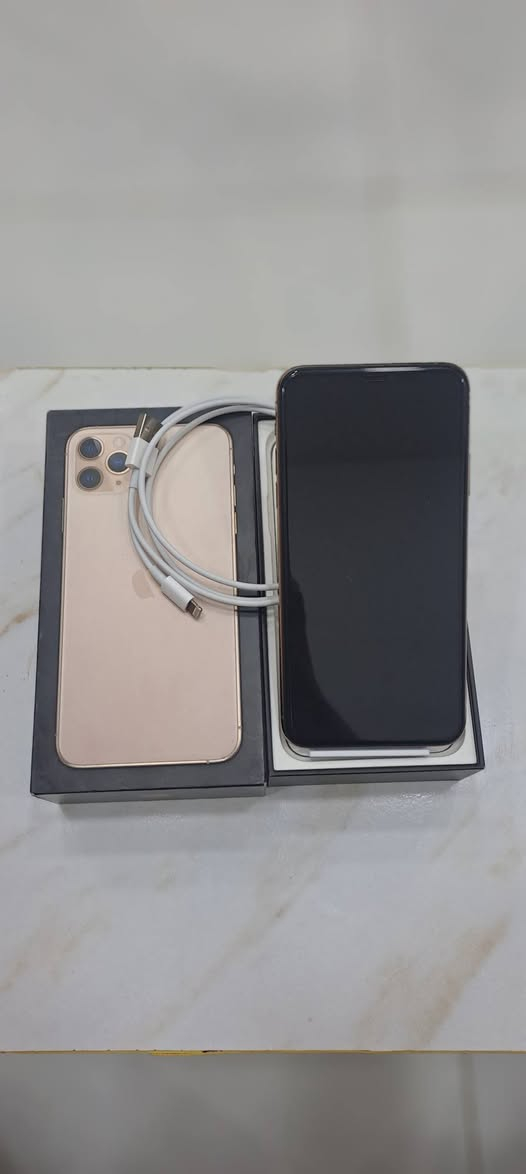 السلام عليكم. ✌️ 
ايفون ١١ برو ماكس ذهبي 
ذاكره 256 عربي شرق اوسط
 بطاريه 76 نموذج M
وتر بروڤ ملاحظه... الجهاز غير مفتوح ولامصلح 
العنوان بغداد الكماليه@ السعر ٣٧٥ الف
                     الاتصال ***********
