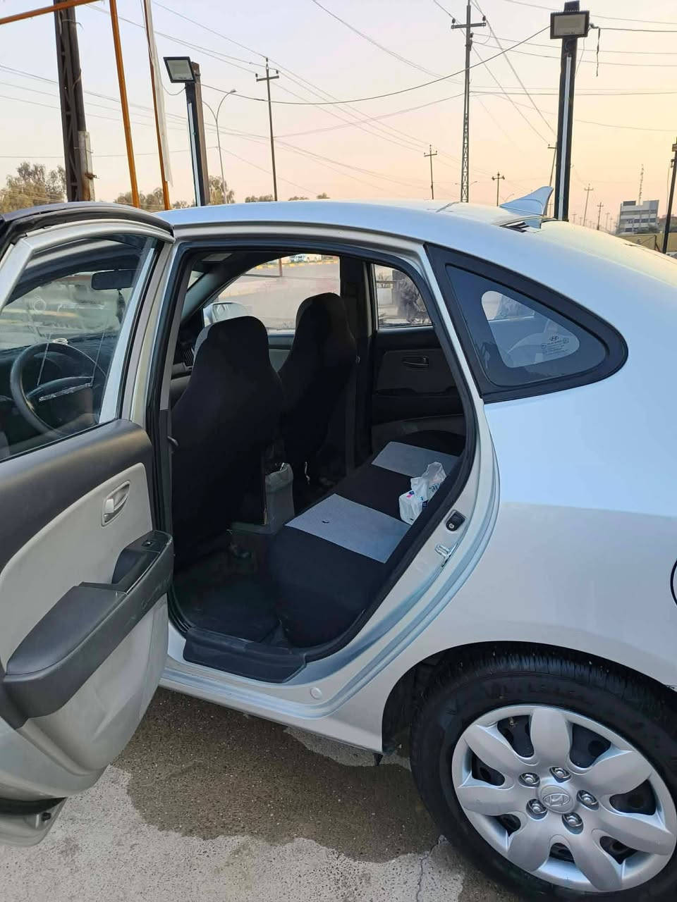 افانتي للبيع 2009 
بدون ضرر بدون صبغ بيها تقحيل بسيط 
محرك وكير شرط ماشيه 180 رقم اربيل سنويه لل 2030 
112 وبيها مجال 
***********
***********
