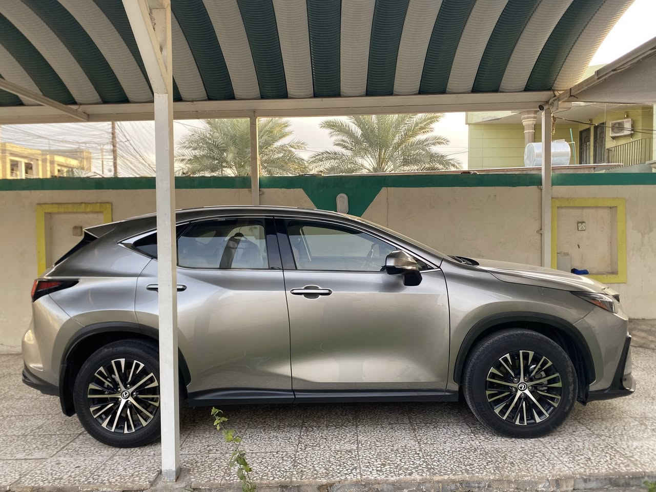 🔴 للبيع او مراوس 🔴
لكزس NX 350h موديل 2024 🚘

سيارة ملكية بمعنى الكلمة، نظيفة جداً استعمال شخصي ومدللة.

🔹 اللون ذهبي راقي يلفت النظر
🔹 الغرفة جلد أسود ملكي فخم
🔹 هايبرد اقتصادي جداً بالبنزين (تمشي 850 km بالتفويله توفر وتستمتع بنفس الوقت)
🔹 ممشاها 27 ألف كيلو فقط

✨ المواصفات:
✔️ فتحة سقف
✔️ شاشة كبيرة + نفيكيشن
✔️ كاميرا خلفية وحساسات أمامي وخلفي
✔️ دخول ذكي وتشغيل بصمة
✔️ مثبت سرعة
✔️ مقاعد كهربائية
✔️ مكيف دجتل
✔️ ستيرن تحكم
✔️ أنظمة أمان كاملة

السيارة ما محتاجة ولا فلس، شرط الفحص، صيانة منتظمة بالشركه واوراق صيانه موحوده وحالتها جداً ممتازة.
حادثه فقط صندوك وبنيد مبدلات نفس لون من شركه يعني ما بيه صبغ فقط جاملق هنا بالعراق صارت بي لخه بسيطه وصبغته وصور التصليح ماله قبل صبغ موجود وبدون معجون 

الي يريد سيارة فخمة + اقتصادية + موديل حديث، هاي فرصة ما تتعوض 🔥
السعر جوه سوك (28500 $) وهم بيه مجال للشراي للعلم اخواته مو اقل 36 الف بس محتاج مبلغ 

📍 المعاينة للجادين فقط
📞 للتواصل بغداد : (***********)
