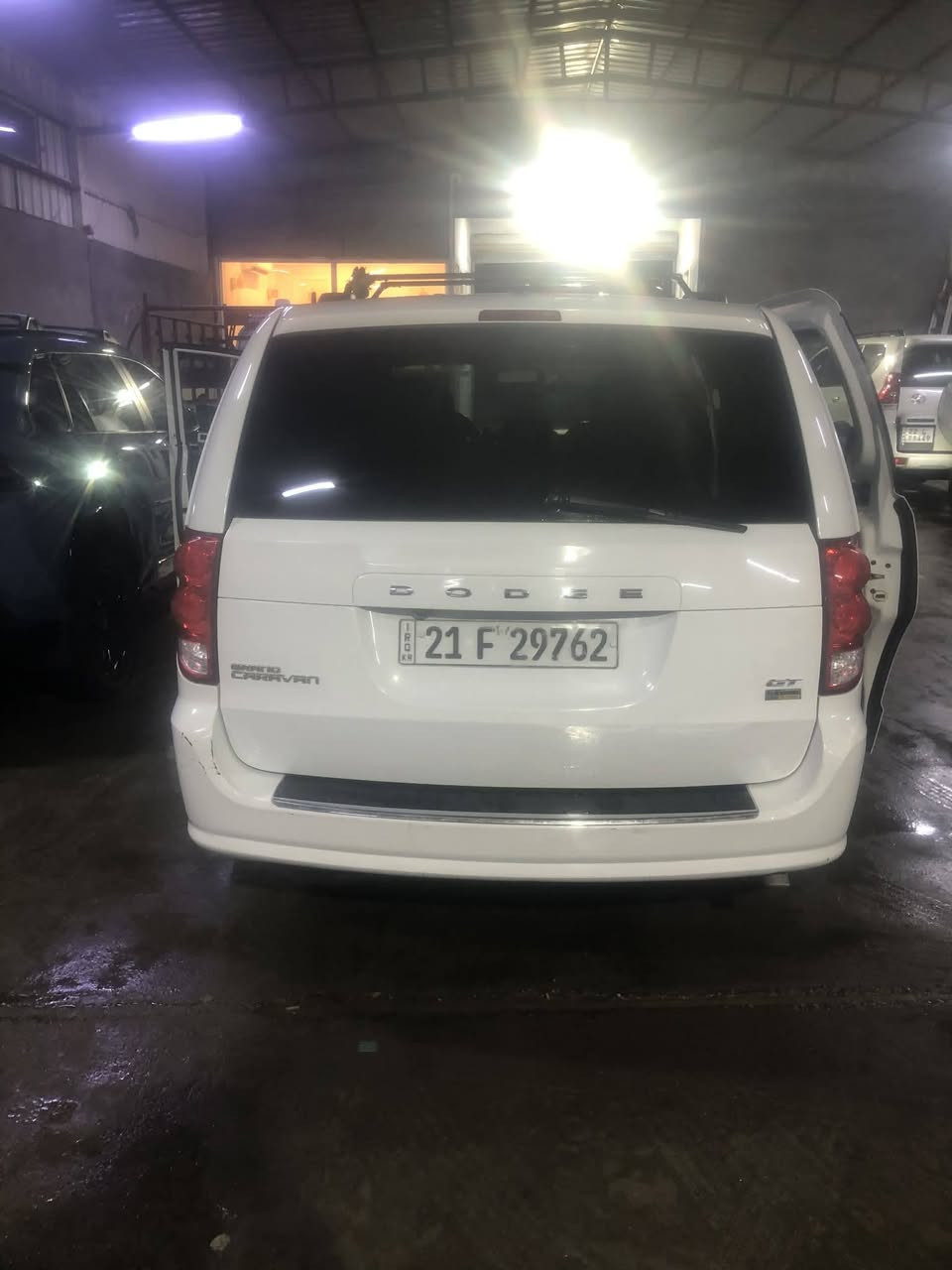 السلام عليكم دوج كرفان 2017 فول موصفات داخل اسود جيتي 3شاشات باب كهربائي جنطه كهربائي ويل اسود تريشه بل باب سيبايه حصان بل نص مفوله موصفات كشنات جلد ***********
