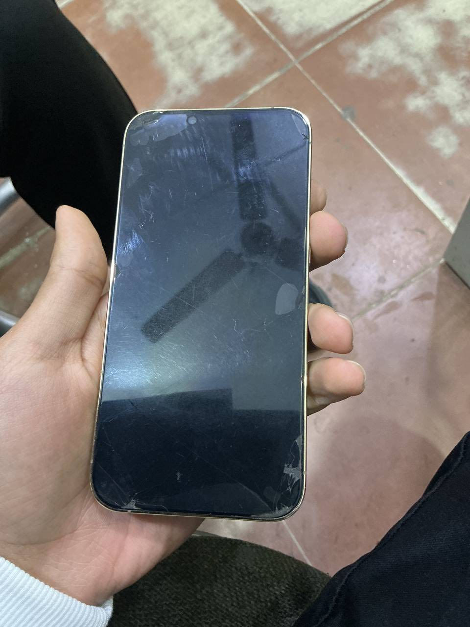 ايفون 13 برو فقط
البطارية 78 
الذاكرة 128GB 

ما مفتوح ولا مبدل بي شي نضيف العنوان مدينه الصدر (سعر 500 الف وبي مجال) رقمي *********** واتساب فقط والشخط الموجود هاي الزكه مال جهاز 💙
