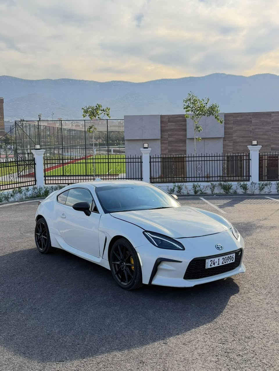 تويوتا جي ار ٨٦ | TOYOTA GR86 

الموديل : ٢٠٢٣ | 2023
بريميوم أعلى فئة | premium 

ماشية فقط 22 الف مايل 
مكان السيارة دهوك

اخوان السيارة بيها ٤ قطع صبغ بشرط بدون دواخل
بدون ايرباك بجم كبس حادث سطحي

(( السعر : 143 ورقة $ )) ومجال بسيط
و ليشوفها غالية يعبر المنشور بكلمة طيبه 

***********
(( *********** ))

 السيارة رقم دهوك بشرط التحويل

لايتات LED شكل كورفيت / سستم كزوز Corsa
كير توماتيك / داخل شامواه و جلد 
ابل كار بلي / دواخل كاربون فايبر
السيارة كلش جديدة بمعنى الكلمة 

رقم شاصي ((JF1ZNBF14P8755481)) دهوك, العراق
