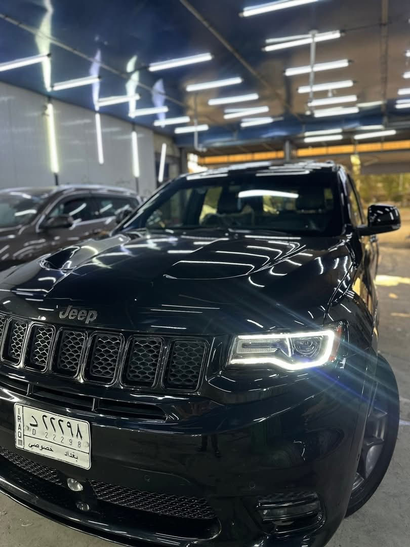 السلام عليكم لبيع Jeep (Limited X)
الحادث خشم  البنيد مبدل اصلي نفس اللون 
وجاملغ صبغ وصور الحادث موجوده 
ماشيه 80 الف 
السيارة حيل جديدة

الموديل :2019
المحرك : V6.  3.6L .

تخم تايرات جديد
صدر جديد امامي خلفي
ترايها كلش حلو سياره برغي مناقصها بأسمي تحويل نفس اليوم 🖤

* المواصفات :
* نقطة عمياء .
* دفع رباعي 4x4 . 
* فرش المقاعد من الجلد . 
* المقاعد الأمامية كهربائية .
* ذاكرة لحفظ وضعيات الجلوس . ليد
* المقاعد الأمامية مع تدفئة . 
* صف المقاعد الخلفية مع تدفئة . 
* ويل قياس 20 انج اسود لماع .
* مقود السائق كهربائي . 
* تدفئة ستيرن . 
* سقف بانوراما .
* شاشه 8.4 انج .
* نظام الملاحة (GPS) . 
* نظام خاص للطرق الوعرة . 
* مصابيح امامية زنون . 
* المصابيح الأمامية مع LED لايت . 
* كشافات الضباب زنون . 
* تشغيل عن بعد .
* صندوق كهربائي .
*  حساسات أمامية . 
*  حساسات خلفية .
* كاميرا خلفية .
* بخاخ ماء لتنظيف المصابيح الامامية .
* مرايا بخاصية التعتيم الذاتي . 
* مرايا جانبية قابلة للطي كهربائيا . 
* بلوتوث تلفون . 
* محدد سرعة . 
* نظام تشغيل واطفاء اوتماتيكي للمحرك للتوفير من صرف الوقود .
* نظام بريك اوتماتيكي 
مكانها بغداد البياع ***********‬
للاستفسار اتصال او وواتساب
