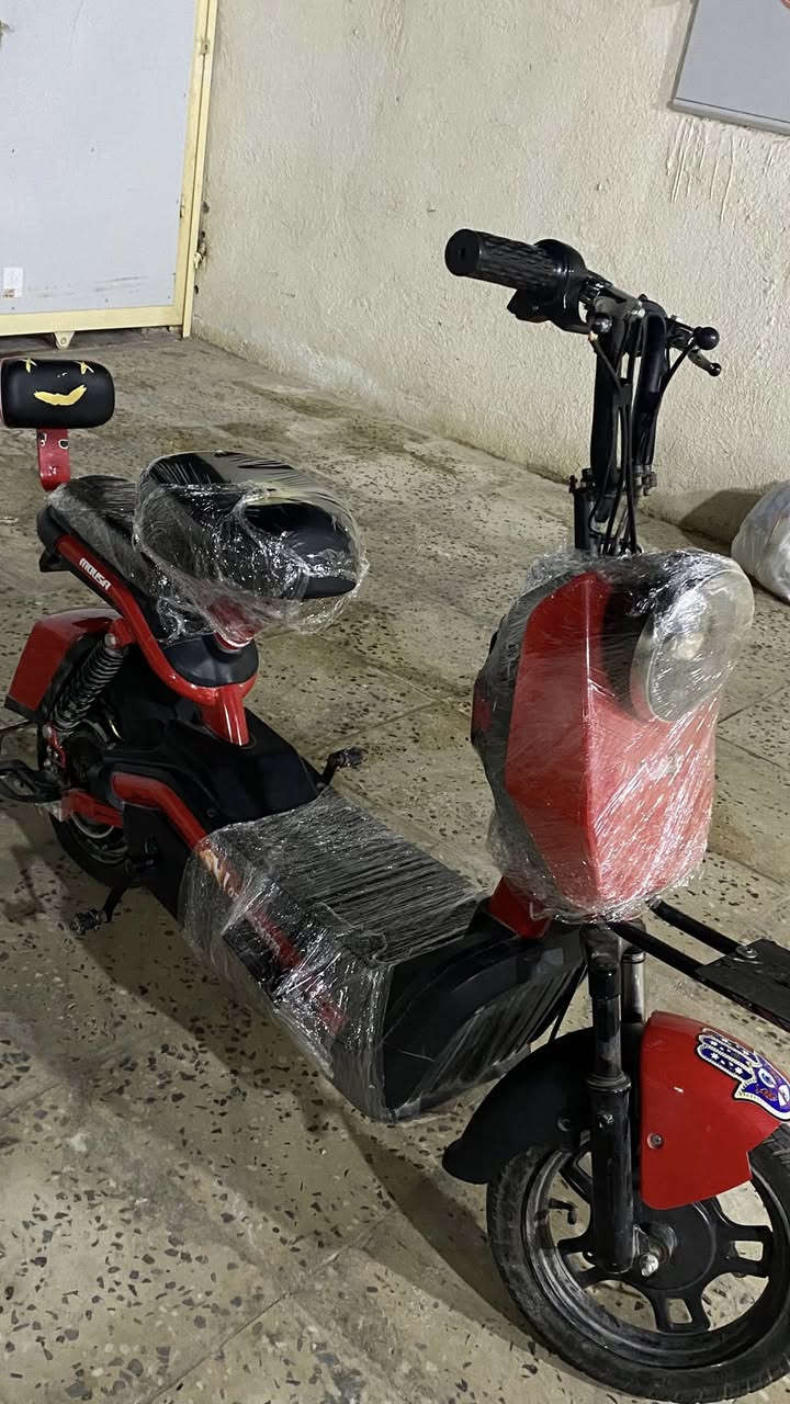 السلام عليكم ورحمة الله وبركاته
توفرت دراجه للبيع شحن حجم 14 
لون احمر 
سرعته45حقيقي 
مكاني كربلاء المقدسه الحر مجمع السلام السكني 
السعر صدمه 215الف وبيه مجال للطيبين  الرقم للتواصل *********** للتواصل واتساب و اتصال 📞 
*********** للتواصل واتساب فقط
