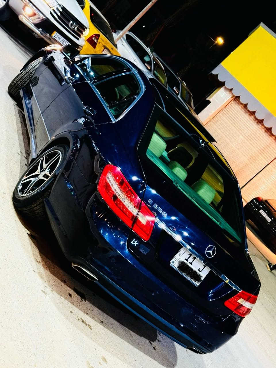 سلام عليكم شعندك مراوس نزل
مارسيدس e350 
موديل 2010 
سيارة وارد امريكي فول مواصفات 
محرك 3500 يعني 6 سلندر تنفس طبيعي 
سيارة نظيفة 
محرك كير اكسل حدادة صدر تبريد كله مكفول رقم بغداد الجديد 
الأتصال هذه رقمي واتساب 
***********
