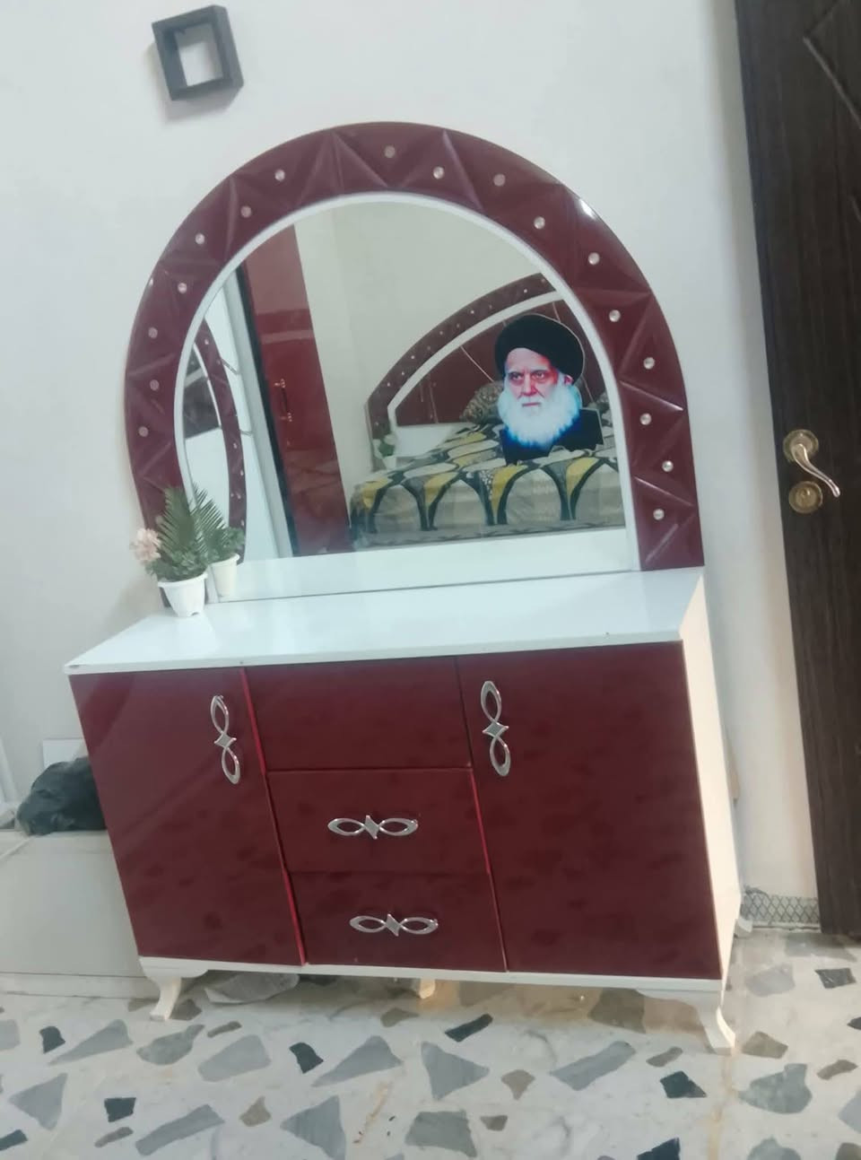 غرفه نظيفه سعره 150وبيه مجال. 6 قطع
***********
