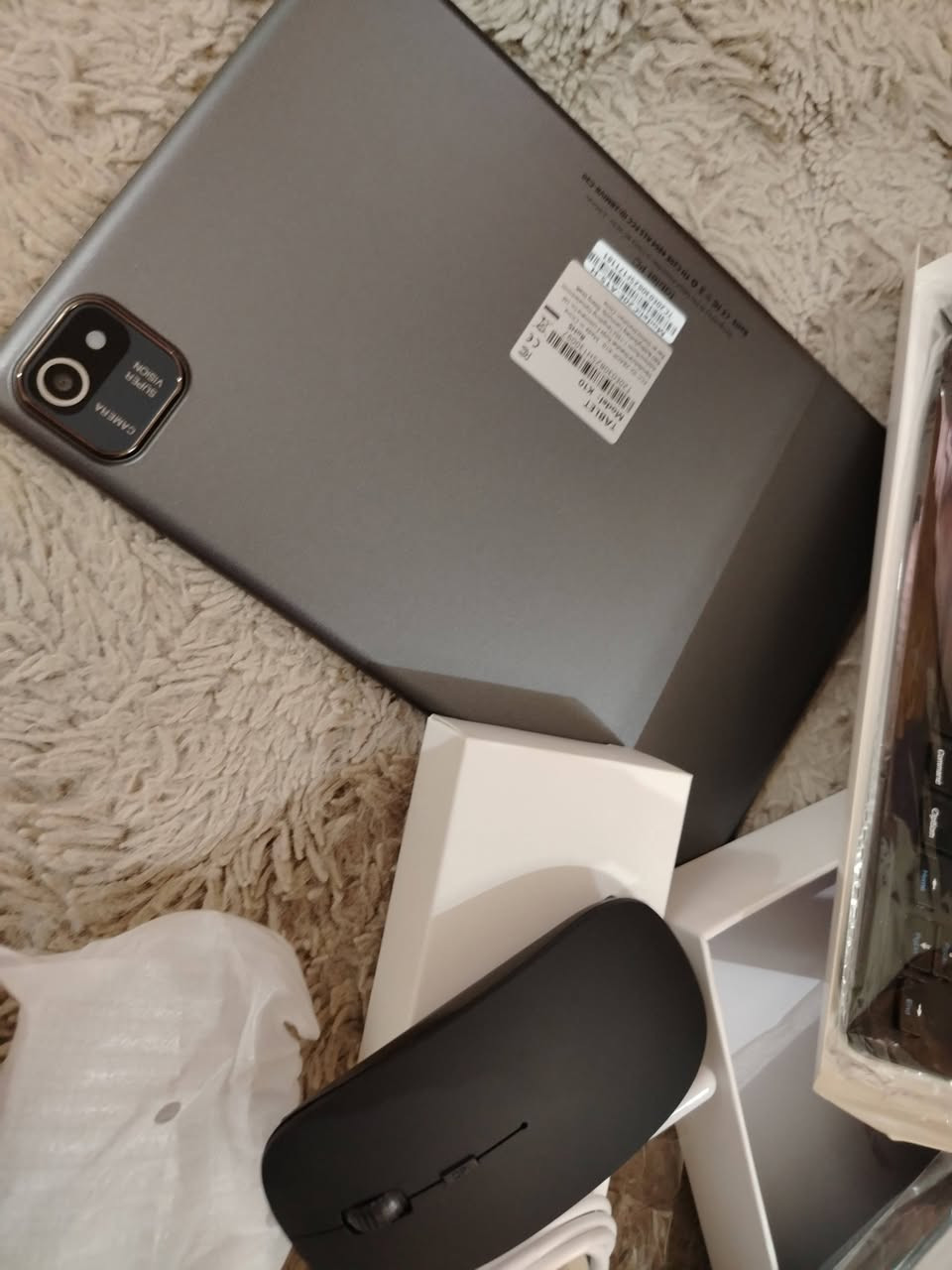 Teclast T40 
📱 الشاشة: 10.4 بوصة IPS بدقة 2000×1200 (2K)
⚙️ المعالج: Unisoc Tiger T618 ثماني النواة
🧠 الرام: 8 جيجابايت
💾 التخزين: 128 جيجابايت مع دعم microSD
🤖 النظام: Android 11 (قابل للتحديث حسب الإصدار)
📷 الكاميرا الخلفية: 13 ميجابكسل
🤳 الكاميرا الأمامية: 8 ميجابكسل
🔋 البطارية: 8000 mA
حوالي 40 فريم بوبجي 
📶 يدعم Wi-Fi، ونسخة 4G تدعم شريحتي اتص
السعر:175  الف وبي مجال

بغداد حي العامل الاتصال ***********
***********
