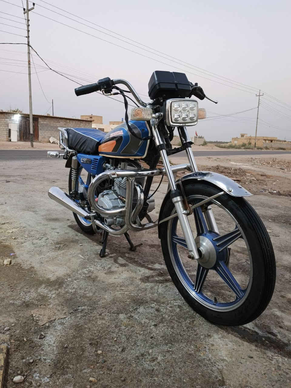 السلام عليكم للبيع بــارت أوراق موديل 20 ؛
 الدراجة جاهزه سلف وكهربائيات شغاله،،، تواير وؤياله جدد،،، دبلات،،، مانقصه برغي مكانه ناصرية مركز ؛
 السعر 600
إتصال ***********
